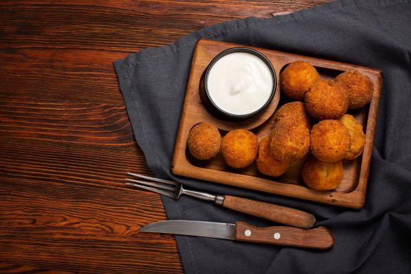 Bolinho caipira com frango saudável: receita crocante, saborosa e que faz bem 2 Bolinho caipira de frango.