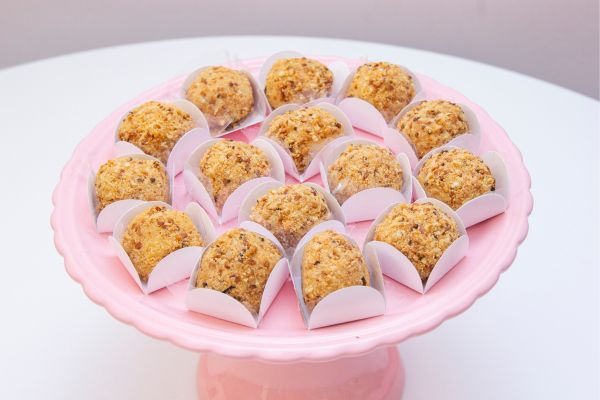 Brigadeiro de paçoca saudável: sobremesa leve, deliciosa e que não vai ao fogo 2 Brigadeiro de paçoca.