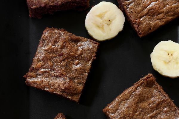 Brownie de banana é delicioso, fofinho e muito saudável 2 Brownie de banana.