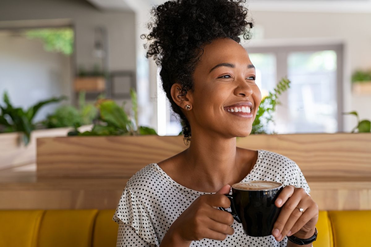 Mulheres que tomam café pela manhã envelhecem melhor, revela pesquisa de Harvard 1 O poder do café da manhã para mulheres.