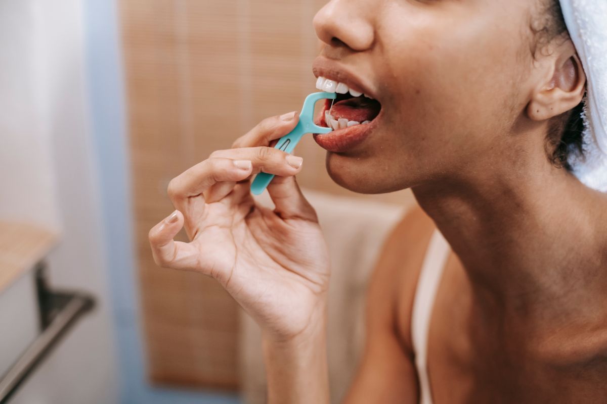 Pesquisadores desenvolvem fio dental inteligente que vai muito além da limpeza bucal 1 Fio dental inteligente.