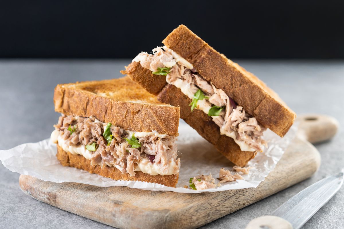 Sanduíche natural de atum: seu lanche rápido merece ser especial 1 Sanduíche natural de atum.