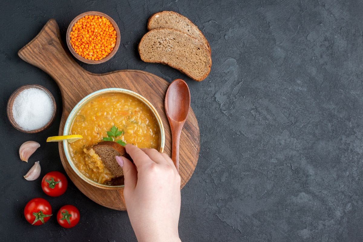 Caldo de lentilha cremoso: receita fácil, nutritiva e deliciosa para aquecer o coração 1 Caldo de lentilha.