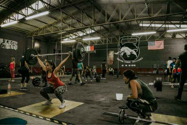 Tem hérnia de disco? Veja se é seguro (ou não) continuar no crossfit e como adaptar o treino 3 Crossfit.