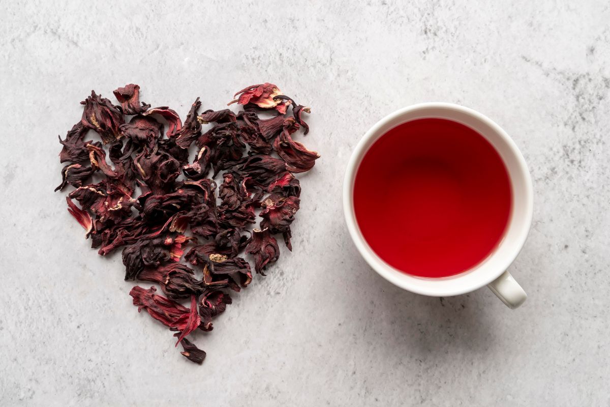O que acontece com seu coração se você toma chá de hibisco todos os dias 1 efeitos do chá de hibisco no coração.