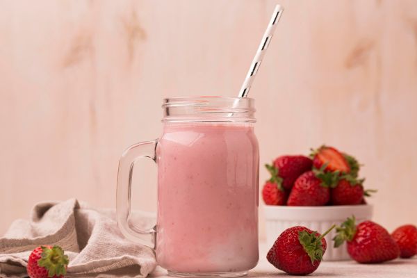 Batida de morango sem álcool: cremosa, nutritiva e deliciosamente saudável 2 Batida de morango sem álcool.