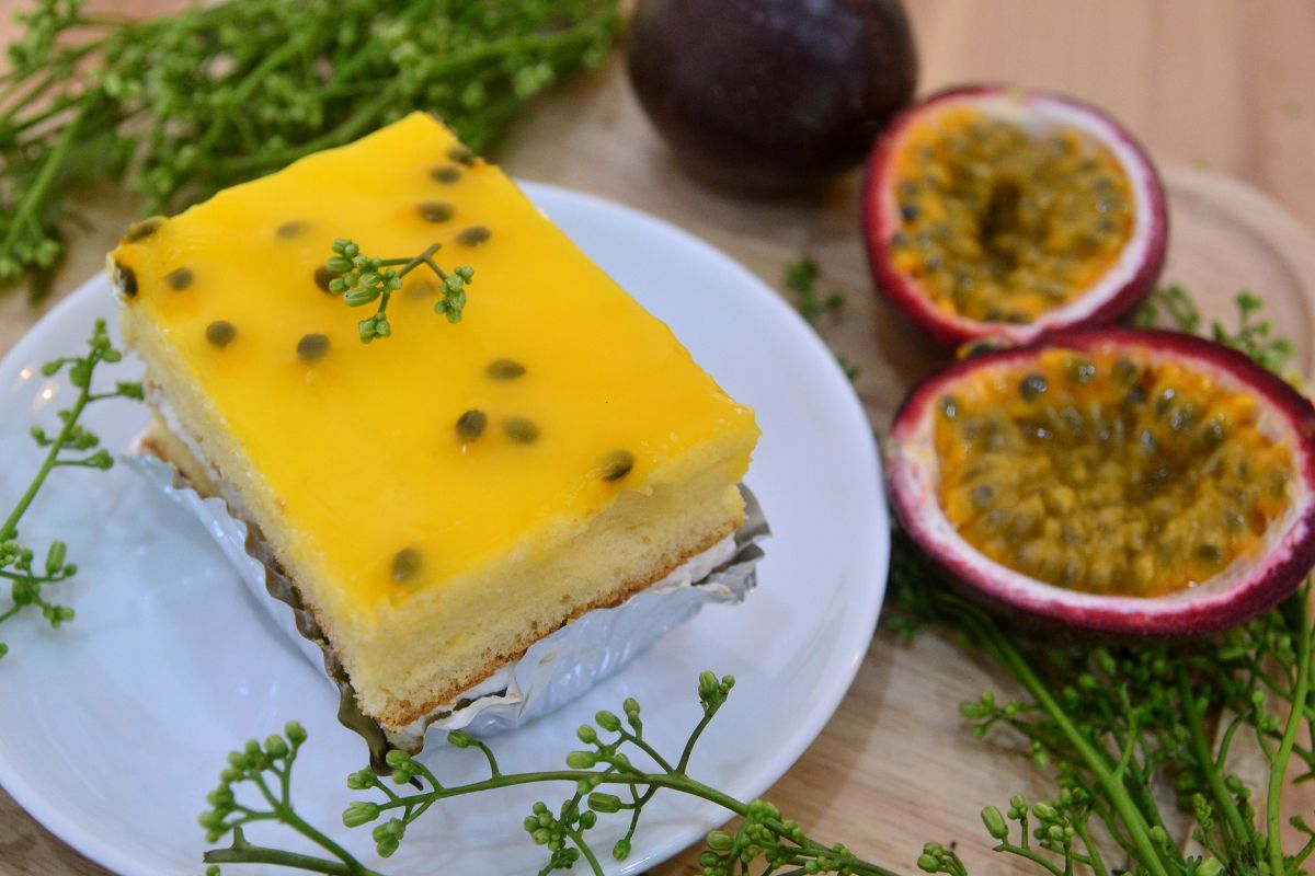 Bolo de maracujá fofinho, gostoso, saudável e com um perfume delicioso 1 Bolo de maracujá.
