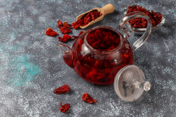 O que acontece com seu coração se você toma chá de hibisco todos os dias 2 Chá de hibisco.