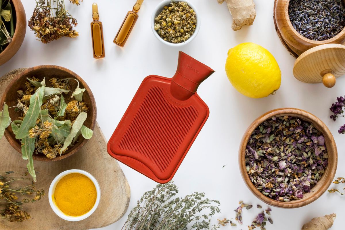 7 chás naturais que aliviam cólica menstrual forte (e os que devem ser evitados) 1 chá para cólicas menstruais.