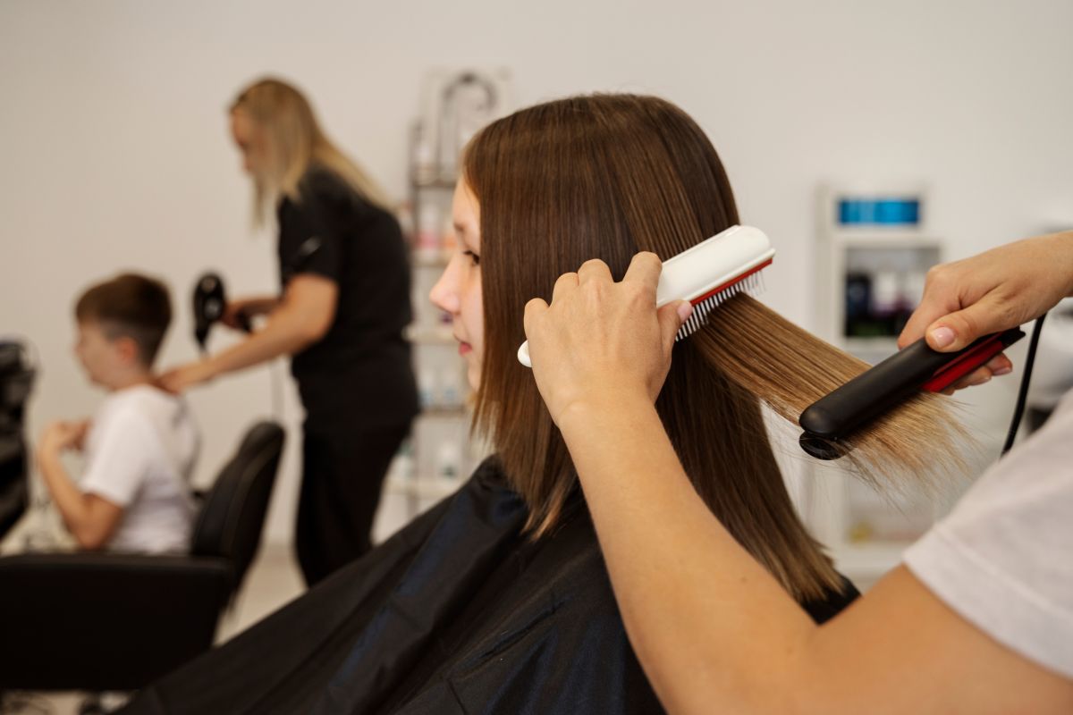 Anvisa faz novo alerta sobre o perigo do formol em alisante de cabelo 1 Formol em alisante de cabelo.