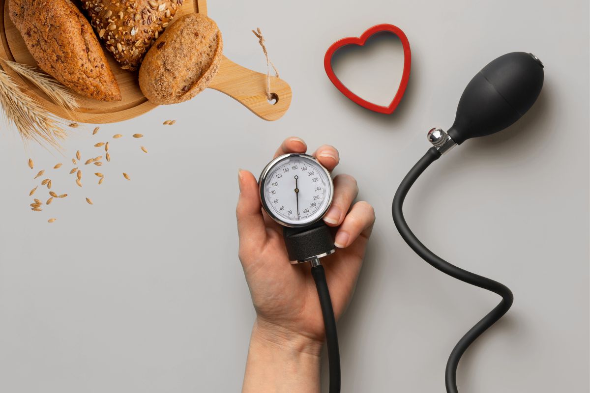 Descubra o alimento simples que pode ajudar a controlar a pressão alta 1 Grãos integrais e hipertensão.