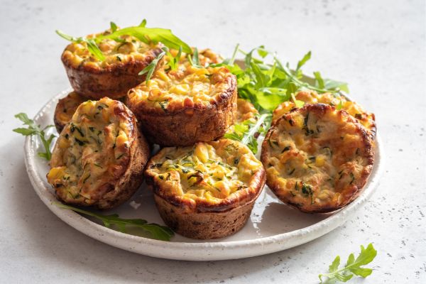 Muffin de abobrinha saudável: lanche saboroso e que rende 12 porções 2 muffin de abobrinha.
