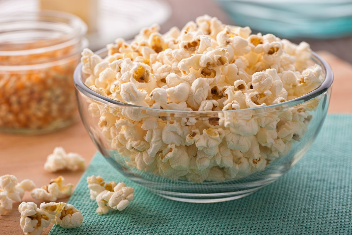 3 receitas de pipoca sem óleo deliciosas e super saudáveis (crocantes e cheias de sabor) 1 Pipoca sem óleo.