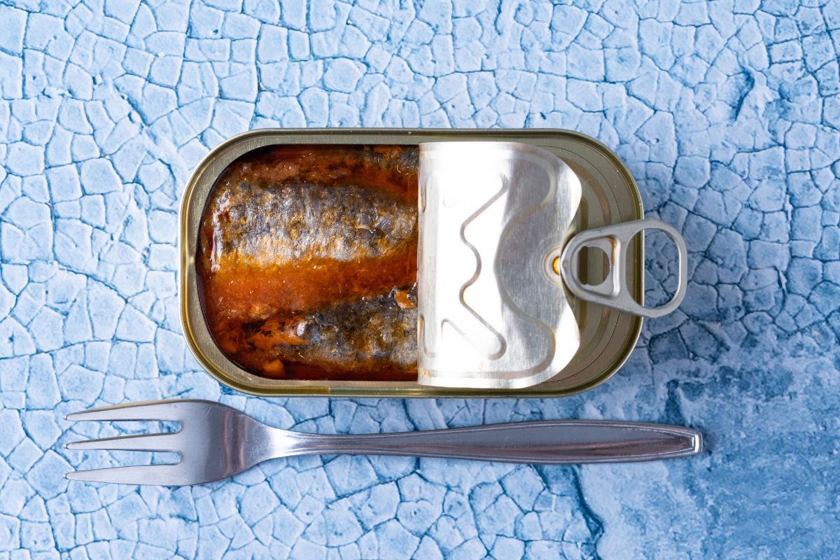 Esse alimento barato é rico em ômega-3 e vitamina D (mas tem um detalhe importante) 1 Sardinha em lata é saudável.