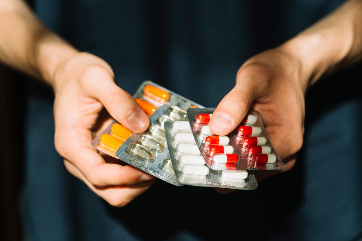 Uso indiscriminado de antibióticos pode ter freio natural (e a resposta vem das vacinas) 1 Uso indiscriminado de antibióticos e a resistência bacteriana.