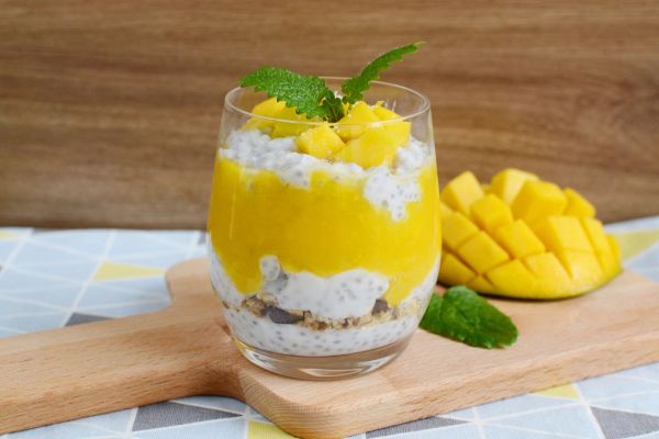 Chia pudding de manga com hortelã: a sobremesa saudável, refrescante e irresistível que você vai querer todo dia 2 Chia pudding de manga com hortelã.