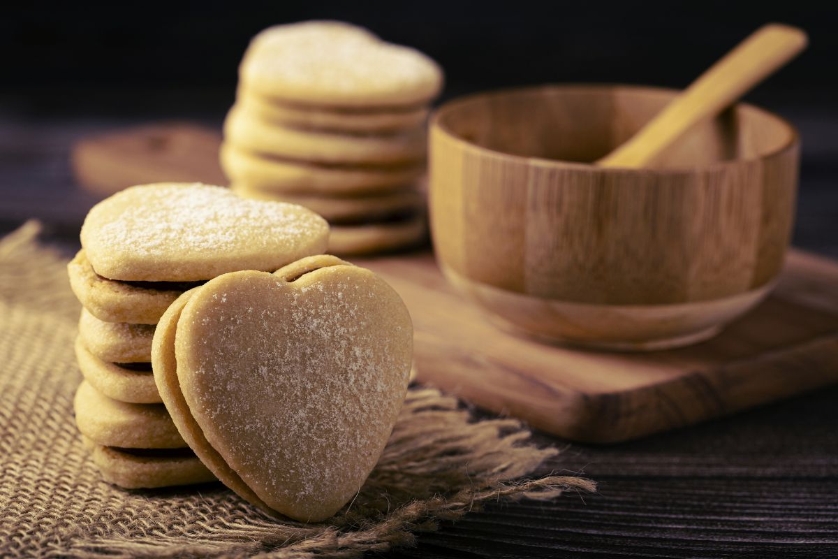 Bolachinha amanteigada fit: o sabor de infância que nutre e surpreende 1 bolachinha amanteigada.