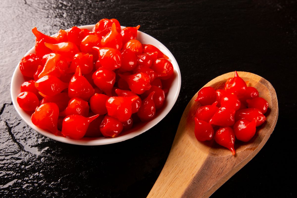 Como conservar pimenta biquinho do jeito certo: veja 4 formas seguras e eficientes 1 Como conservar pimenta biquinho por mais tempo.