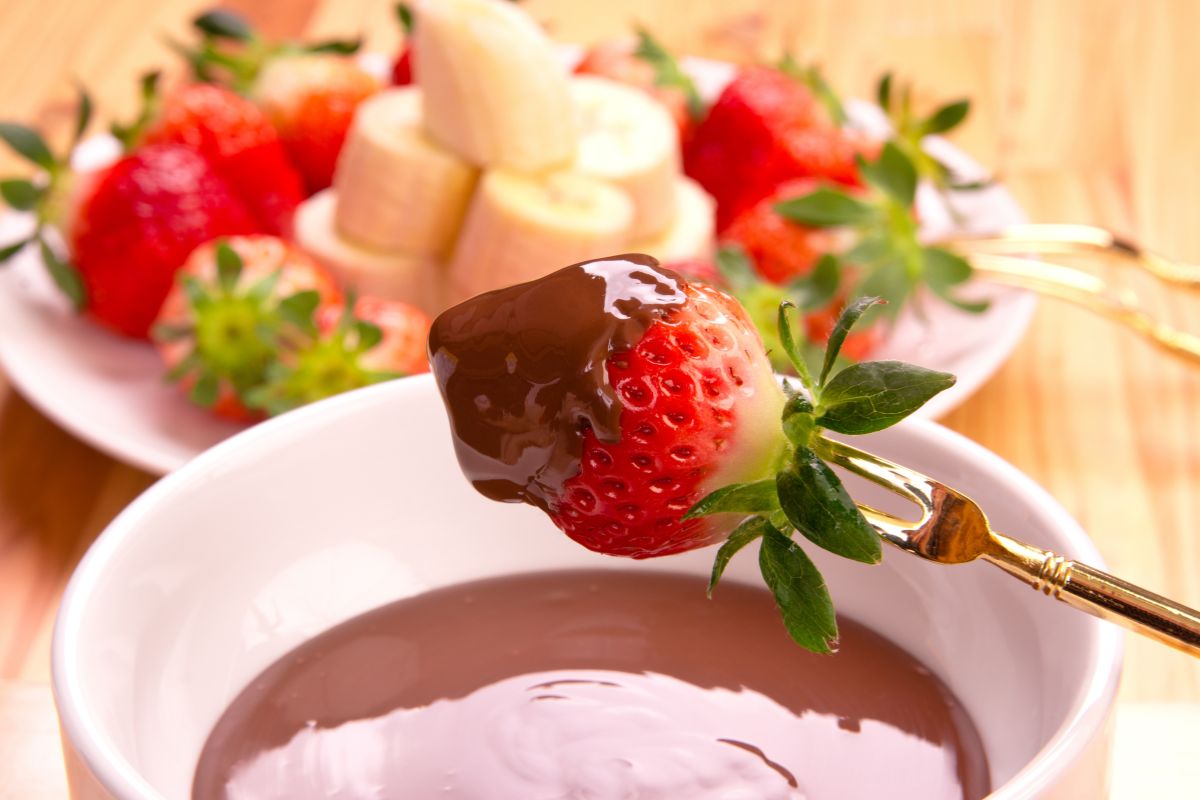 Veja como fazer fondue de chocolate fit: uma delícia cremosa para saborear sem culpa 1 como fazer fondue de chocolate.