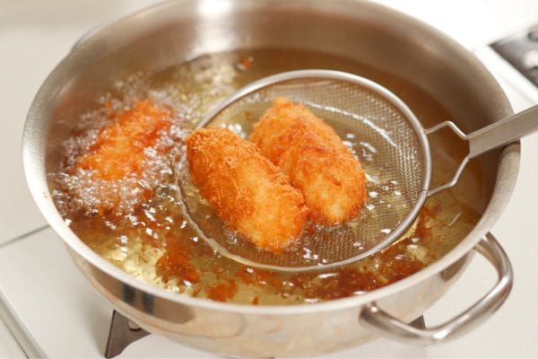 Melhores óleos para fritar: como escolher e reduzir os riscos à saúde 2 Fritura.