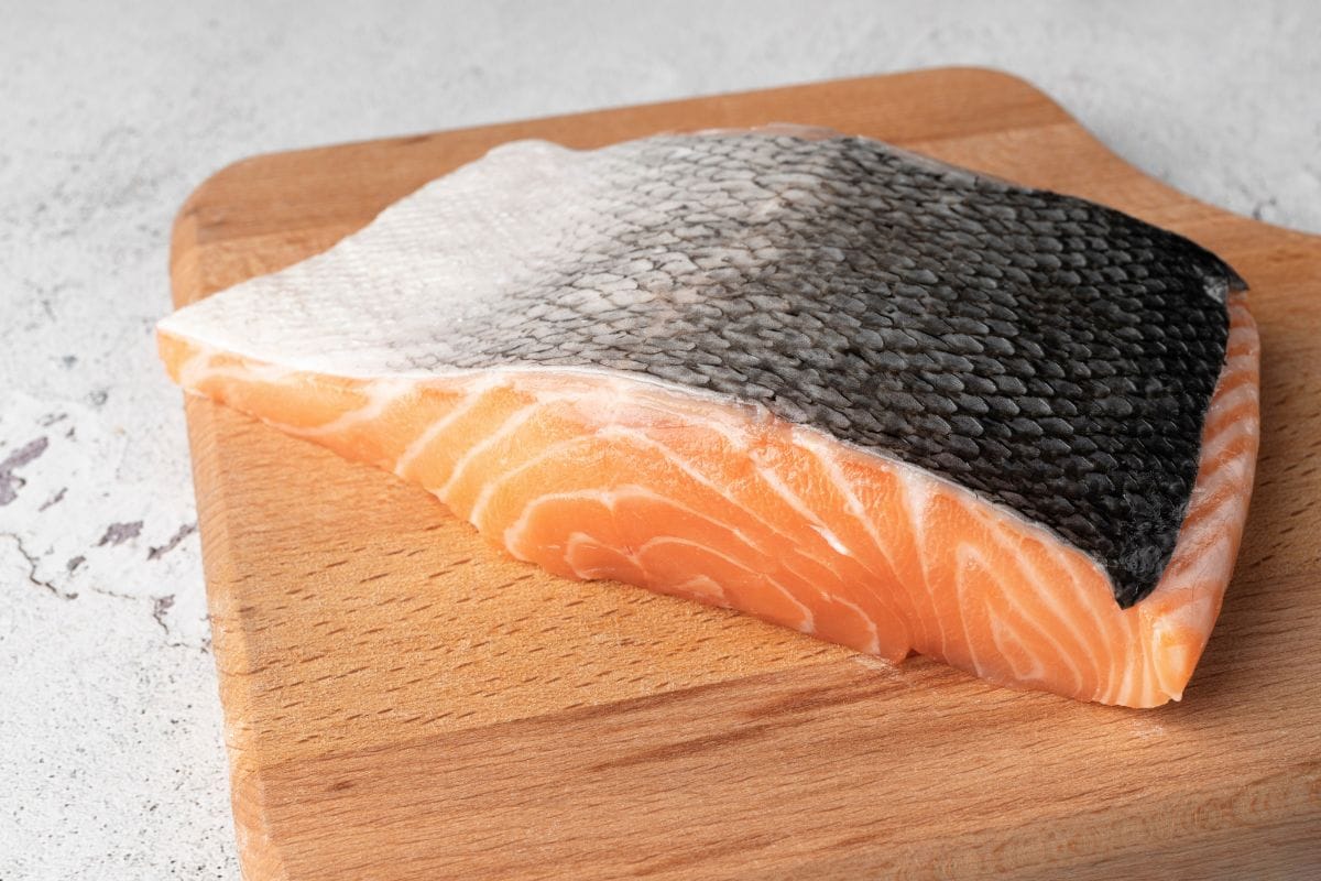 O que fazer com a pele do salmão.