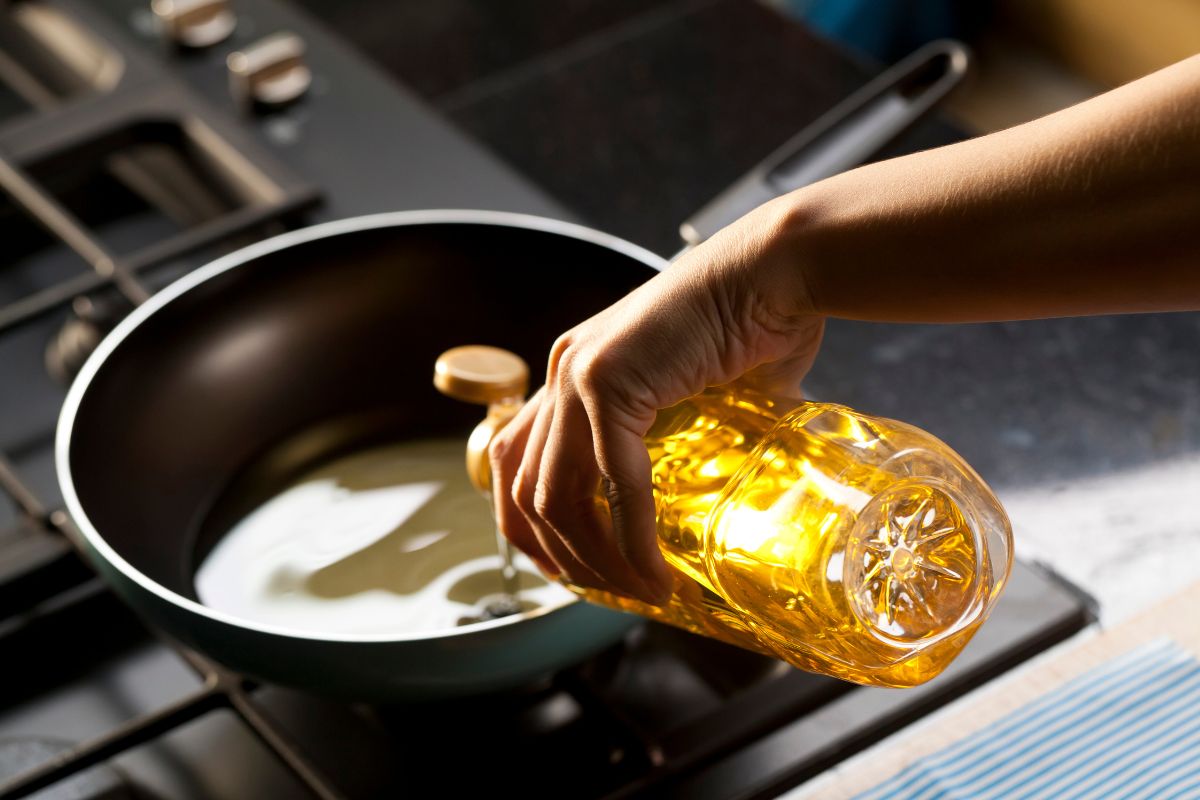 O que acontece com seu corpo se você consumir óleo de cozinha vencido 1 óleo de cozinha vencido faz mal.