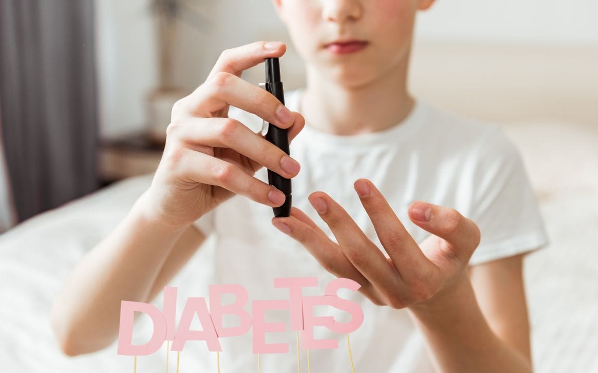 Diabetes em crianças e adolescentes dispara no mundo: o que as famílias precisam saber 1 Diabetes em crianças e adolescentes.