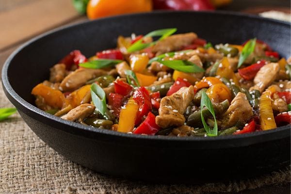 Frango xadrez leve com legumes coloridos: combinação perfeita de sabores 2 frango xadrez leve com legumes coloridos.