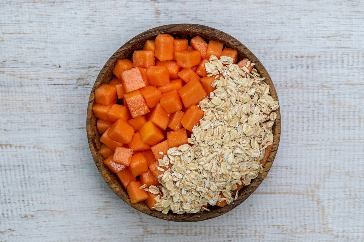O que acontece com seu corpo se você comer aveia com mamão todos os dias 1 aveia com mamão.