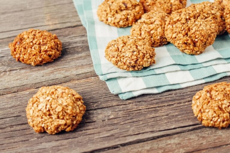 biscoitinhos de aveia e banana sem açúcar.