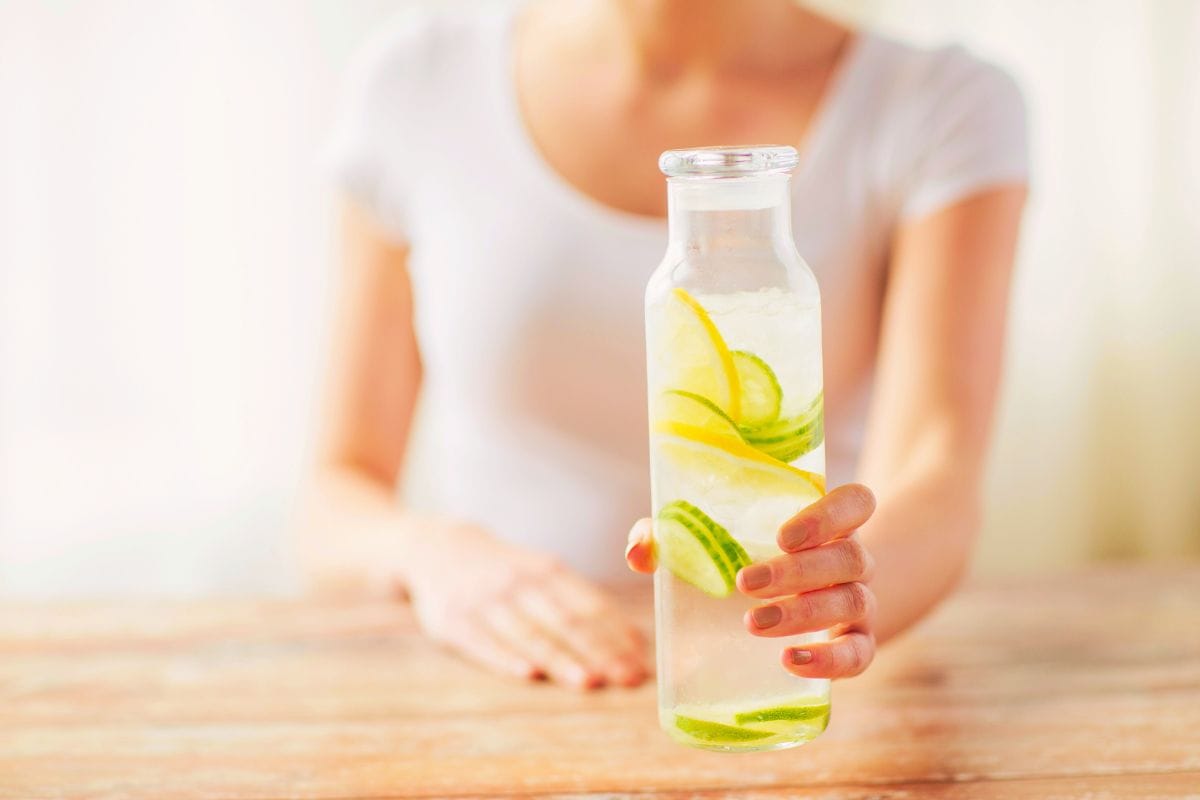 Como repor eletrólitos naturalmente: descubra as melhores opções além da água de coco 1 como repor eletrólitos naturalmente.