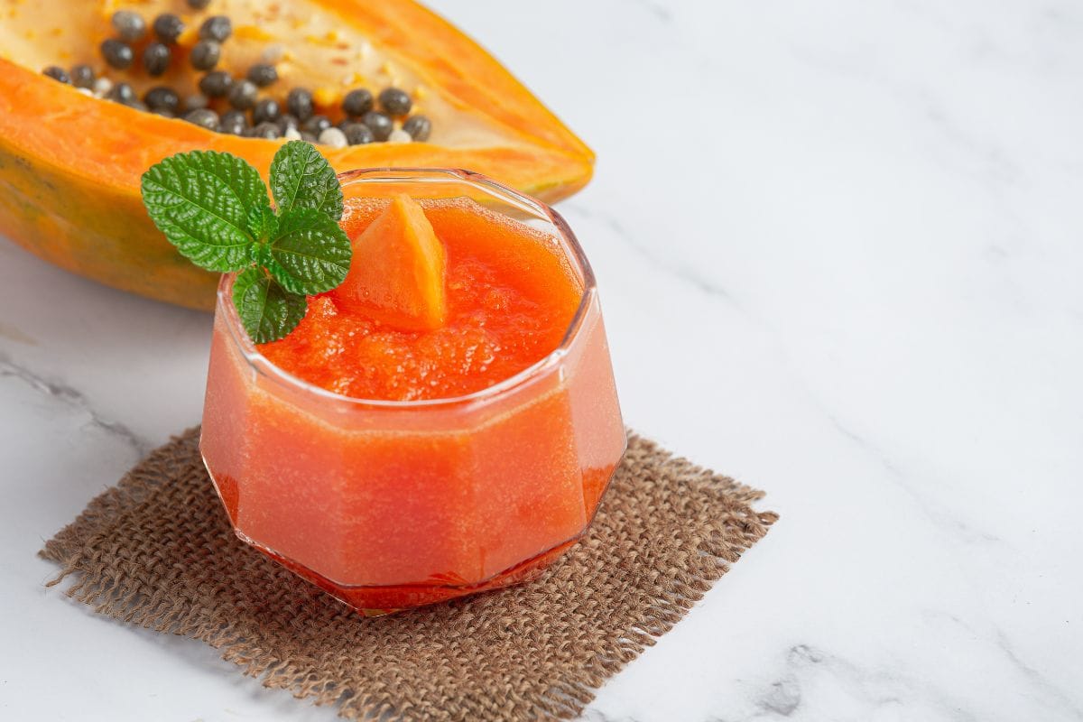 Um mousse de mamão com laranja que vai surpreender: leve, nutritivo e irresistível 1 mousse de mamão com laranja.