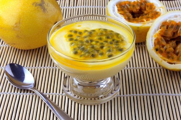 Surpreenda-se com este mousse de maracujá sem leite condensado: leve, saudável e irresistível 2 Mousse de maracujá.
