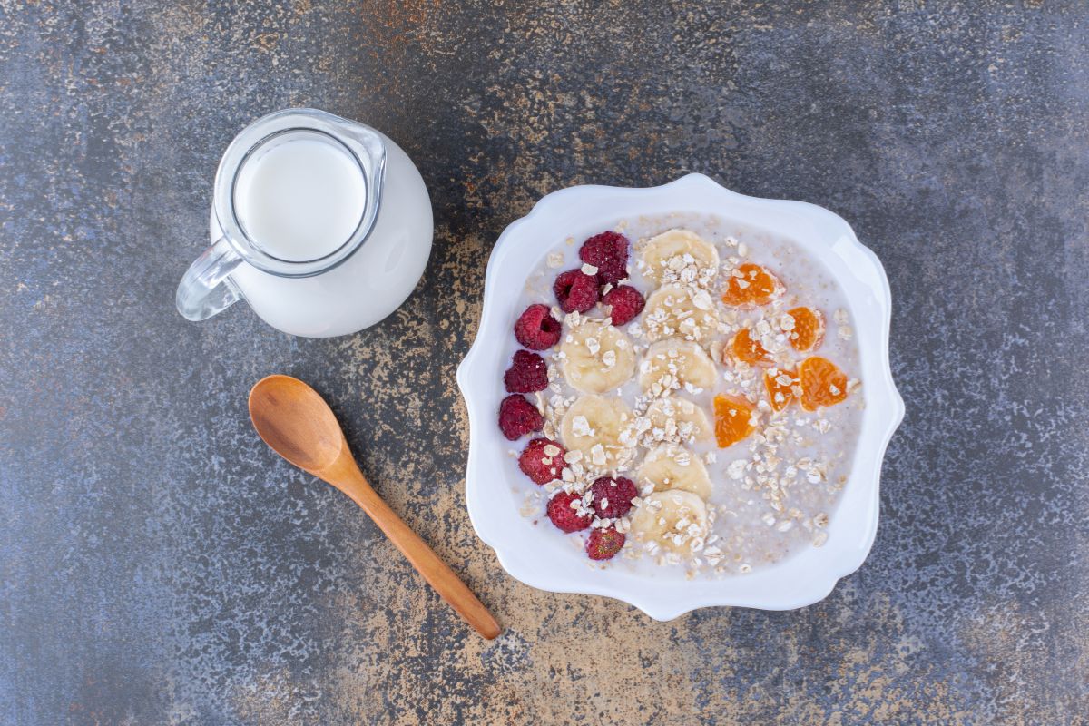 Muesli suíço com iogurte natural: o segredo para um café da manhã nutritivo e irresistível 1 muesli suíço com iogurte natural