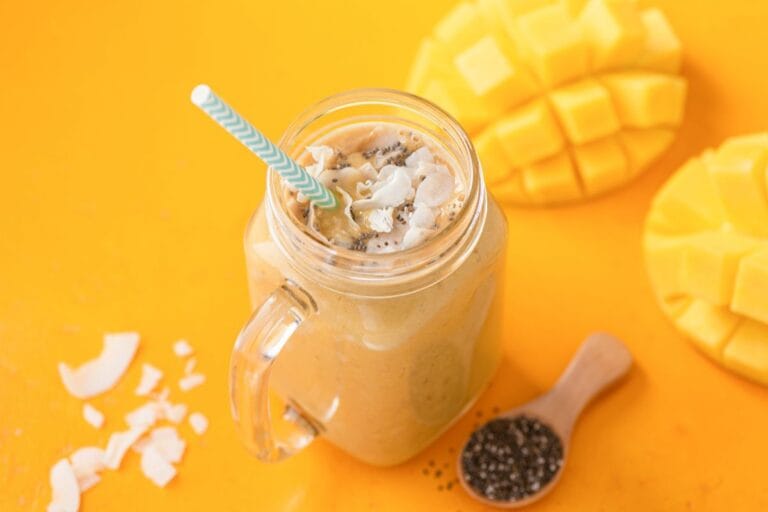 Smoothie de manga com leite de coco: cremoso, refrescante e cheio de saúde 4 smoothie de manga com leite de coco.