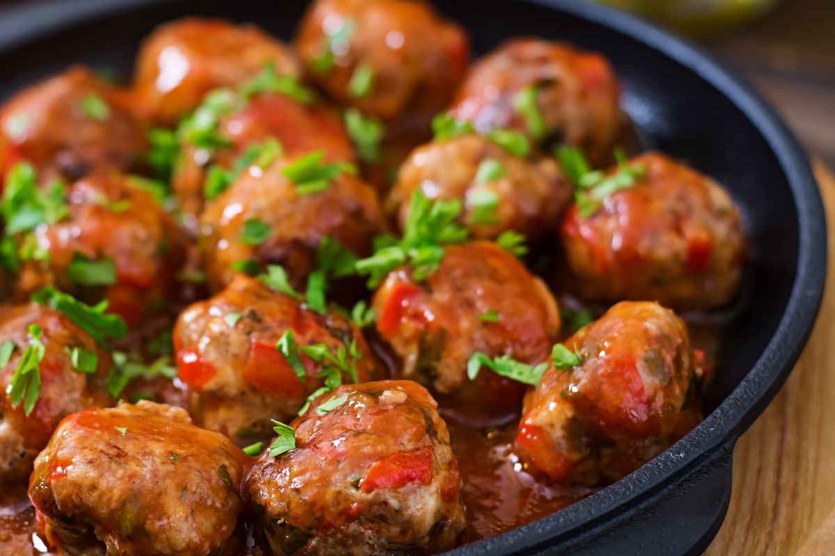 Almôndegas de lentilha ao sugo: a escolha perfeita para substituir a carne com sabor 1 almôndegas de lentilha ao sugo.