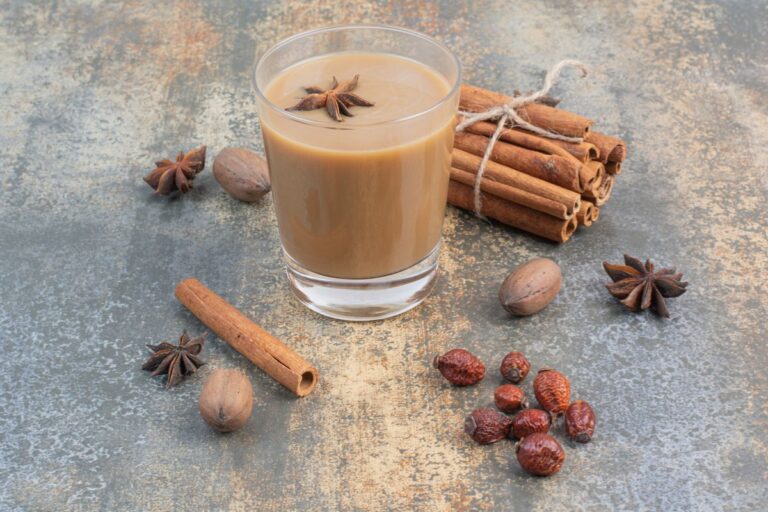 Chai Latte Caseiro: o café com leite vegetal e especiarias que aquece o corpo e faz bem à saúde 2 café com leite vegetal e especiarias.