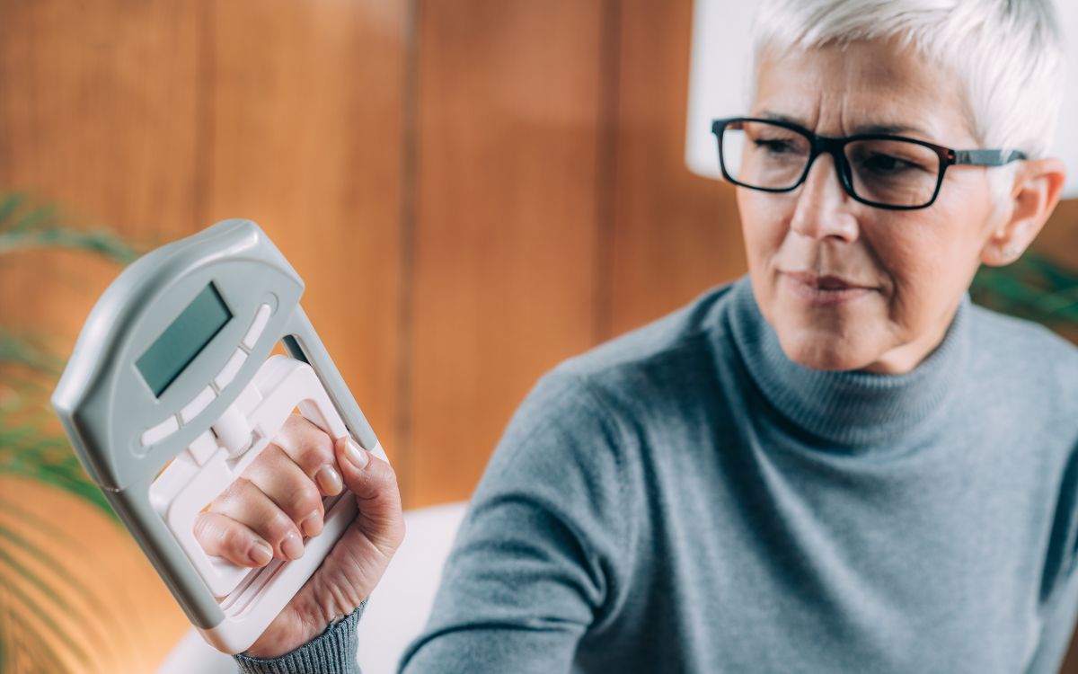 Consegue apertar com força suficiente? Esse teste pode revelar se o corpo está saudável por dentro 1 força muscular e obesidade.