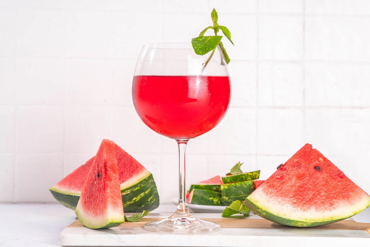 SaúdeLAB - Notícias e Conteúdos Sobre Saúde e Bem-Estar 2 melancia com vinho faz mal.