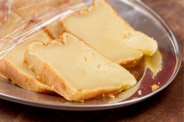 Bolo de leite fervendo.