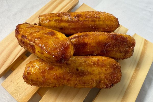 Banana caramelizada na airfryer que vira sobremesa saudável e irresistível em minutos 2 Banana caramelizada na airfryer.