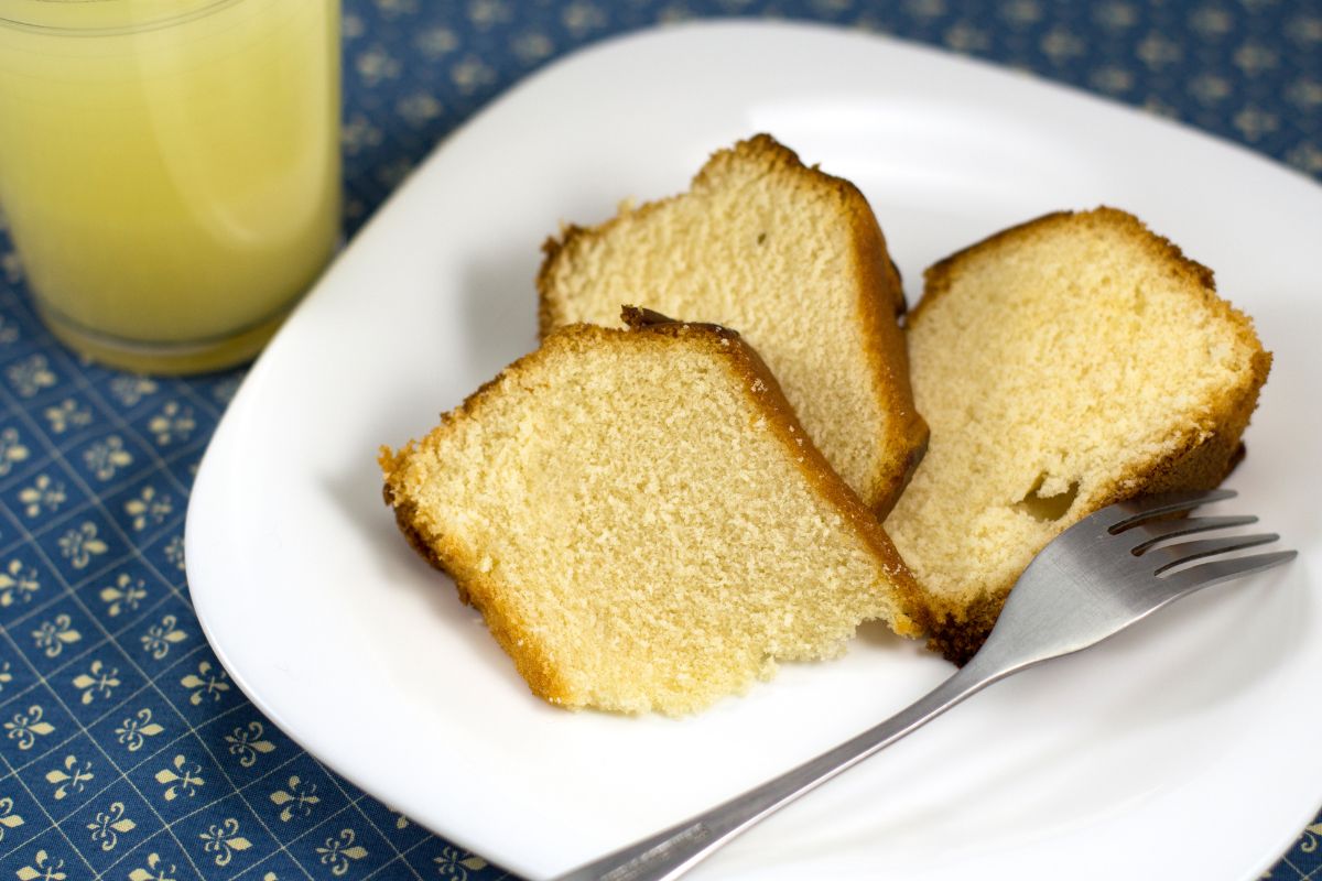 Bolo de leite quente.