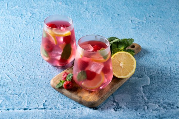 Clericot de verão com frutas variadas perfeito para relaxar e compartilhar 1 clericot de verão.