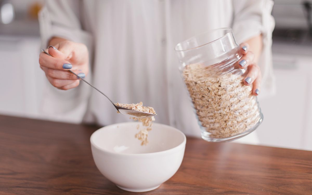 Colesterol: o que acontece no corpo depois de comer aveia 1 Aveia reduz o colesterol