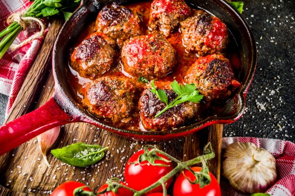 almôndegas de carne assadas.