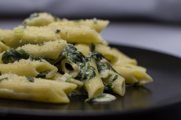 macarrão com espinafre.