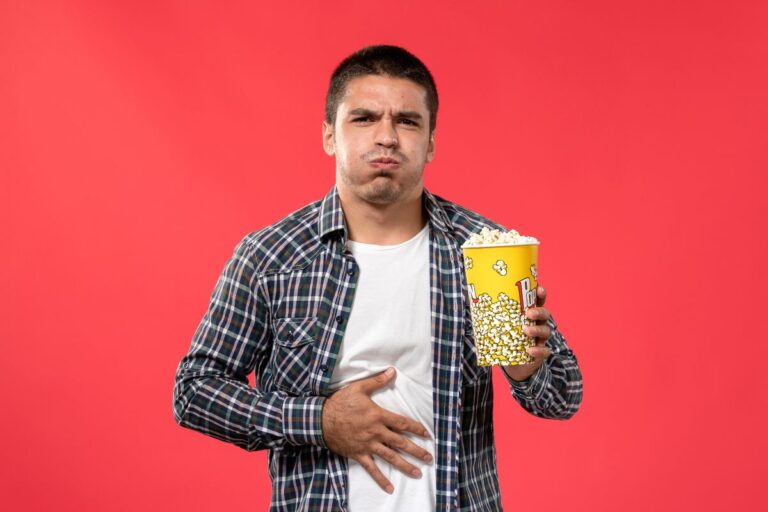 Pipoca pode irritar o estômago? Veja quando se preocupar 3 pipoca faz mal para o estômago.