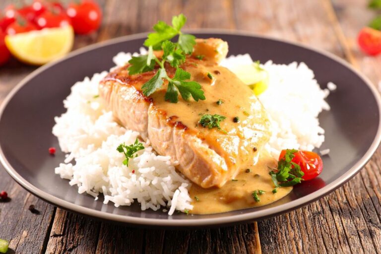 filé de tilápia com molho de mostarda.