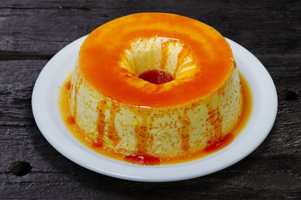 pudim com calda sem lactose. 