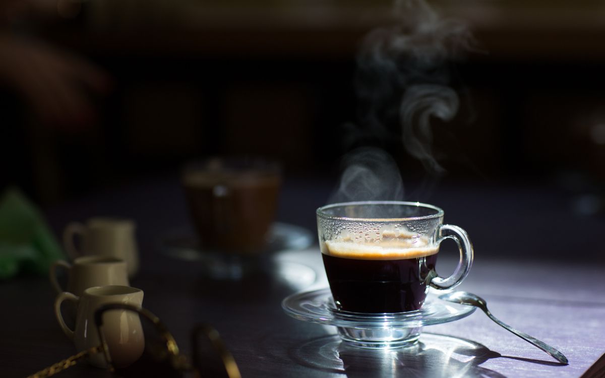 Esse hábito à noite pode estar afetando suas decisões sem você notar 2 Café à noite faz mal